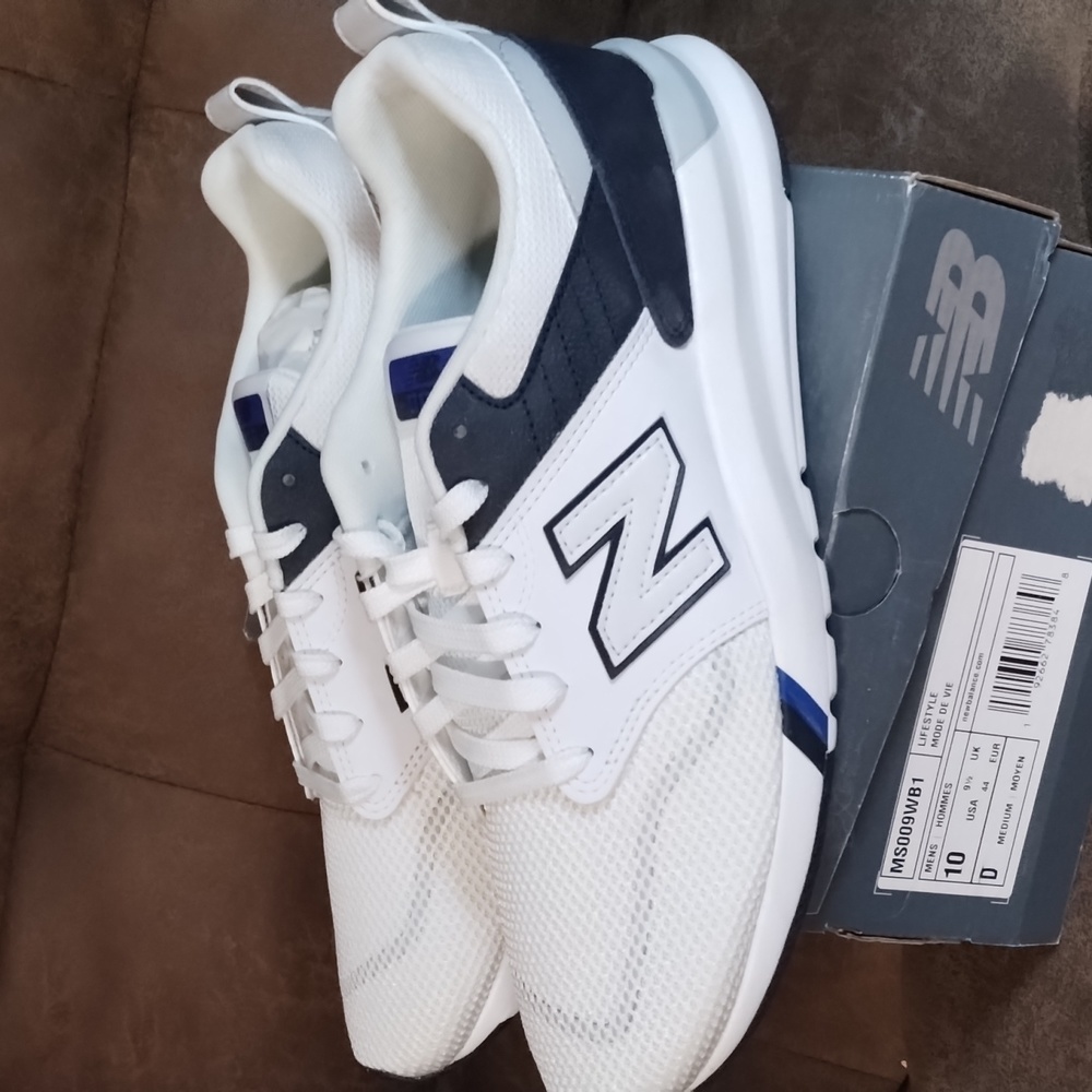 Men's size 10 New balance shoes, new in the box.